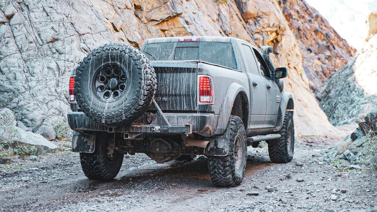 RIG'd UltraSwing® Mega-Fit Spare Tire Hitch Mount