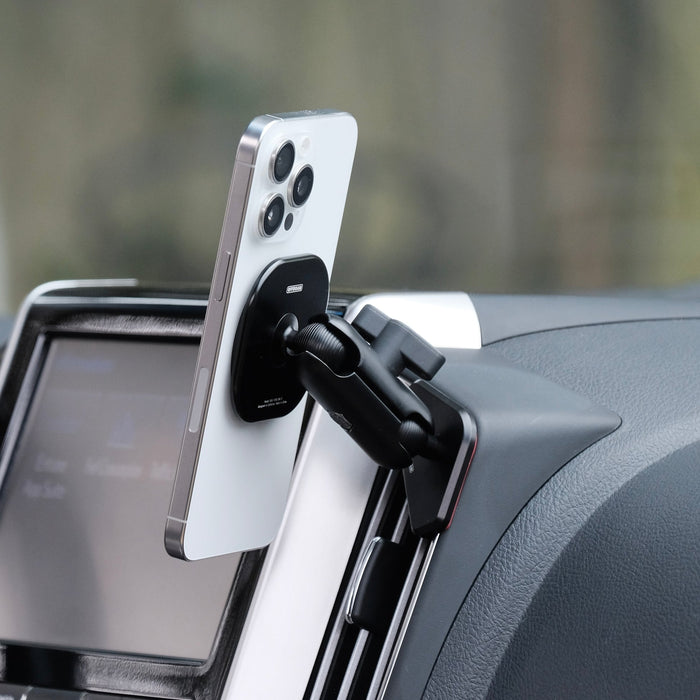 Offroam MagSafe-compatible Phone Mount for Land Cruiser 200 (2016-2021)