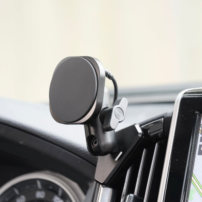 Offroam MagSafe-compatible Phone Mount for Land Cruiser 200 (2016-2021)