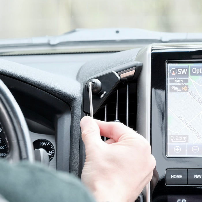 Offroam MagSafe-compatible Phone Mount for Land Cruiser 200 (2016-2021)